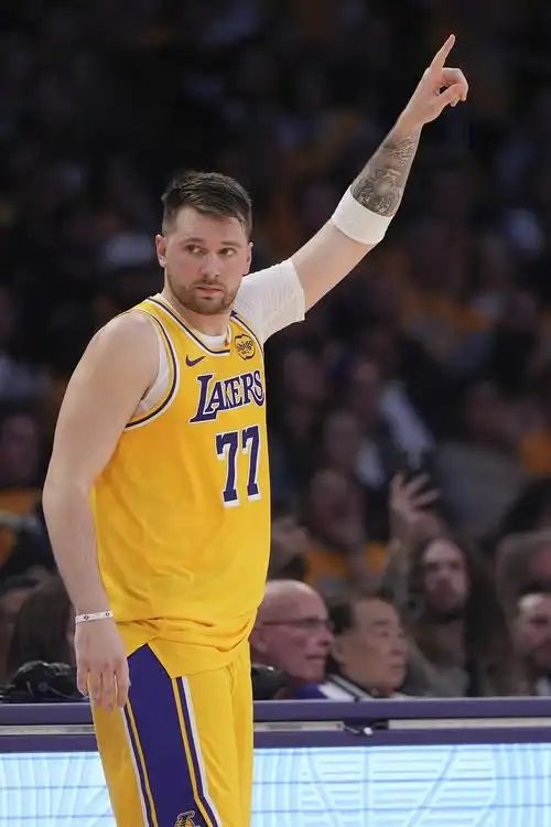  东契奇迎来七赛季高光表现，RNG球迷沸腾！-开云登录平台